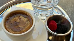 Czego lepiej nie jeść na pusty żołądek? Produkty, które obciążają żołądek i jelita