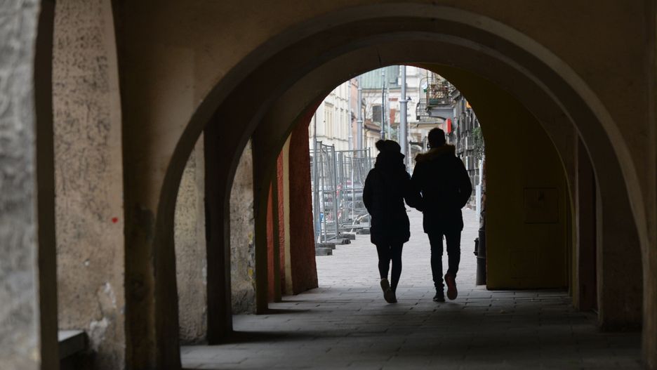 Karolina niepokoi się, bo jej partner odświeżył znajomość z dawną dziewczyną