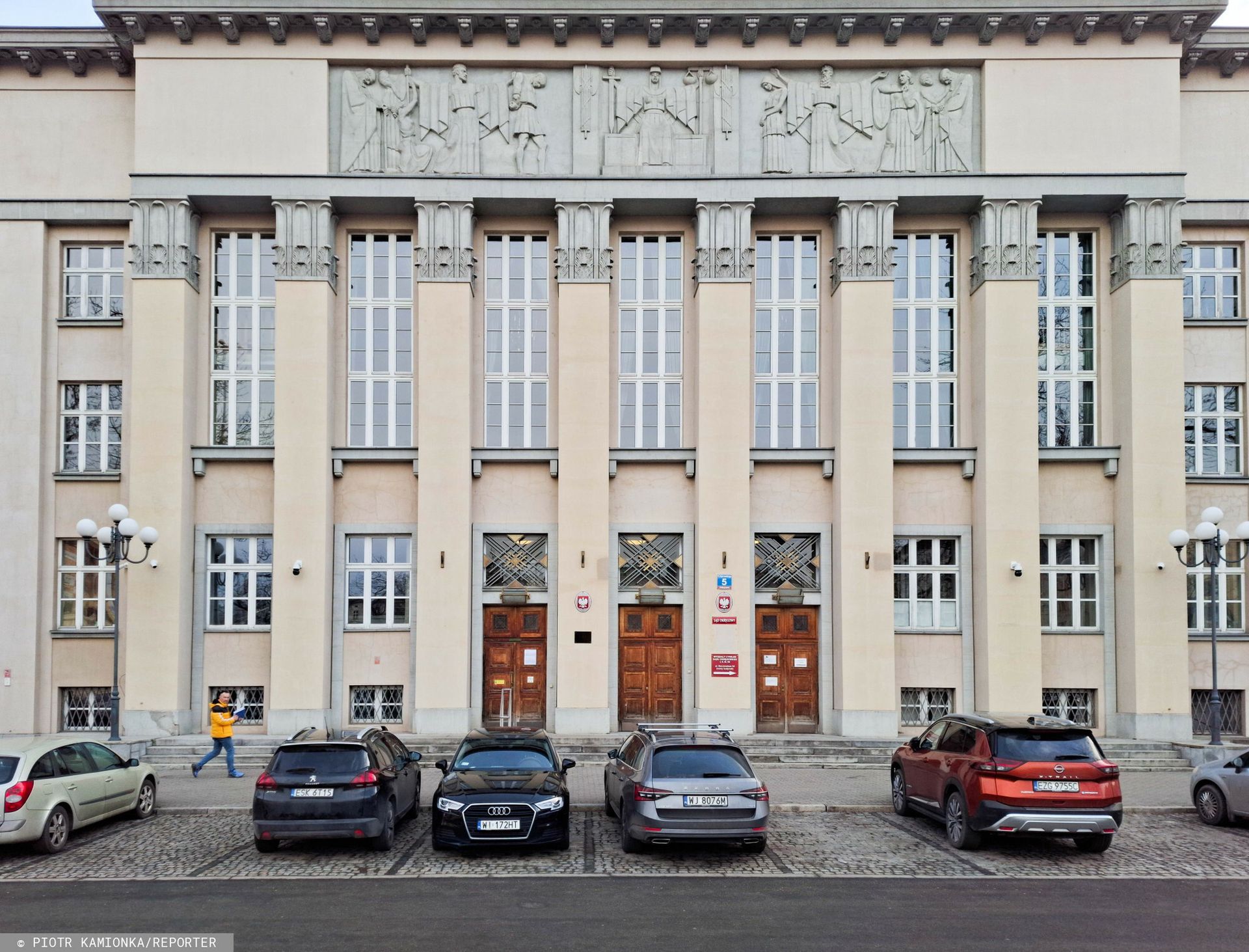 wiadomości,aktualności,WP Wiadomości Były pracownik sądu wykorzystał miejsce pracy. Wyłudził 3,1 mln zł