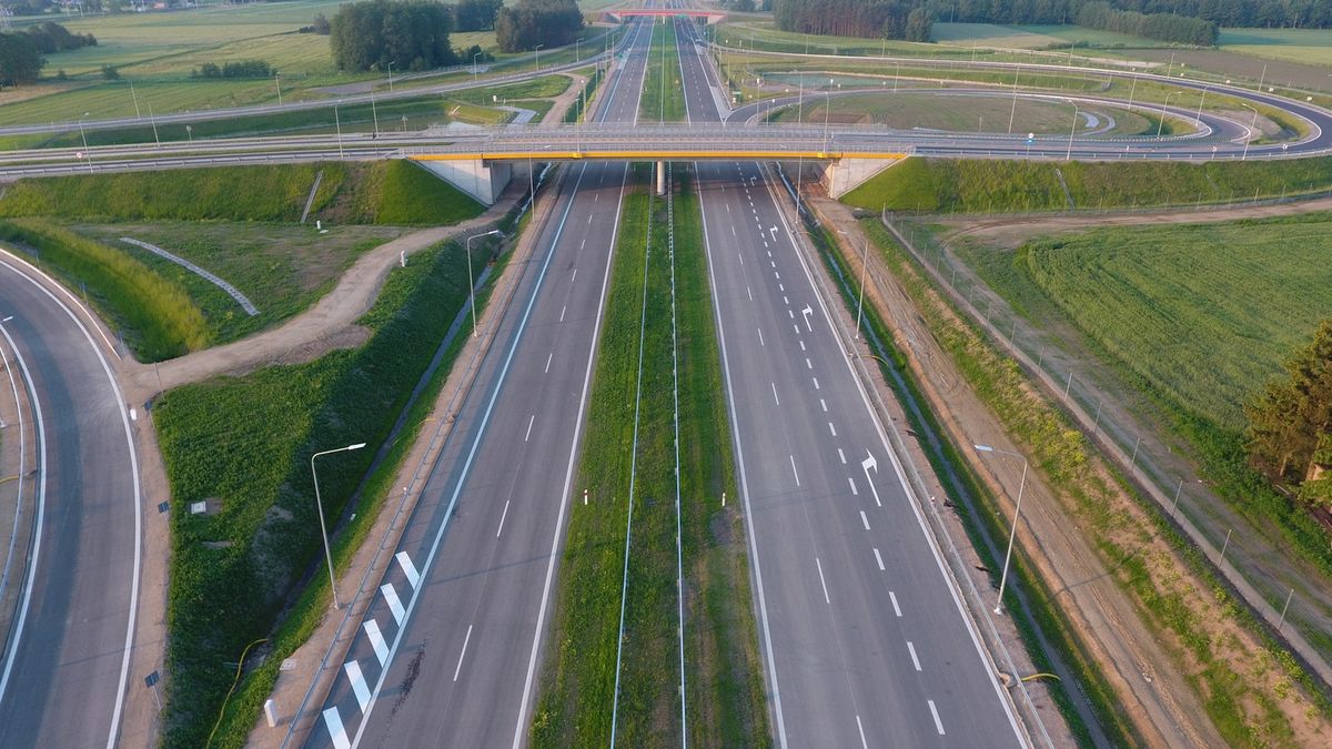 Gotowy odcinek drogi ekspresowej S14 Lublinek - Aleksandrów Łódzki (połowa zachodniej obwodnicy Łodzi)