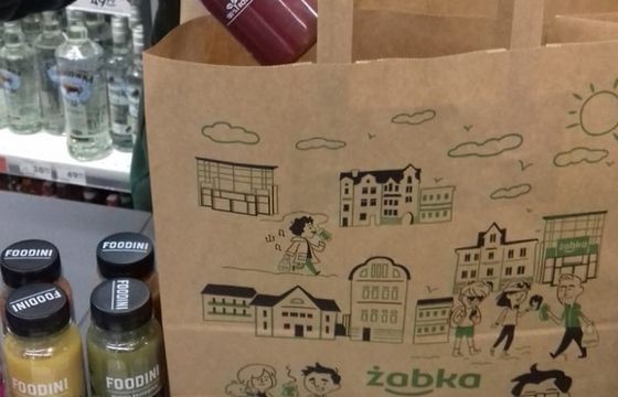 Żabka wycofuje plastikowe torby