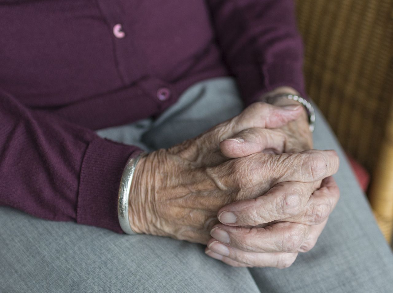 Samotność w pandemii dotyka przede wszystkim osoby starsze