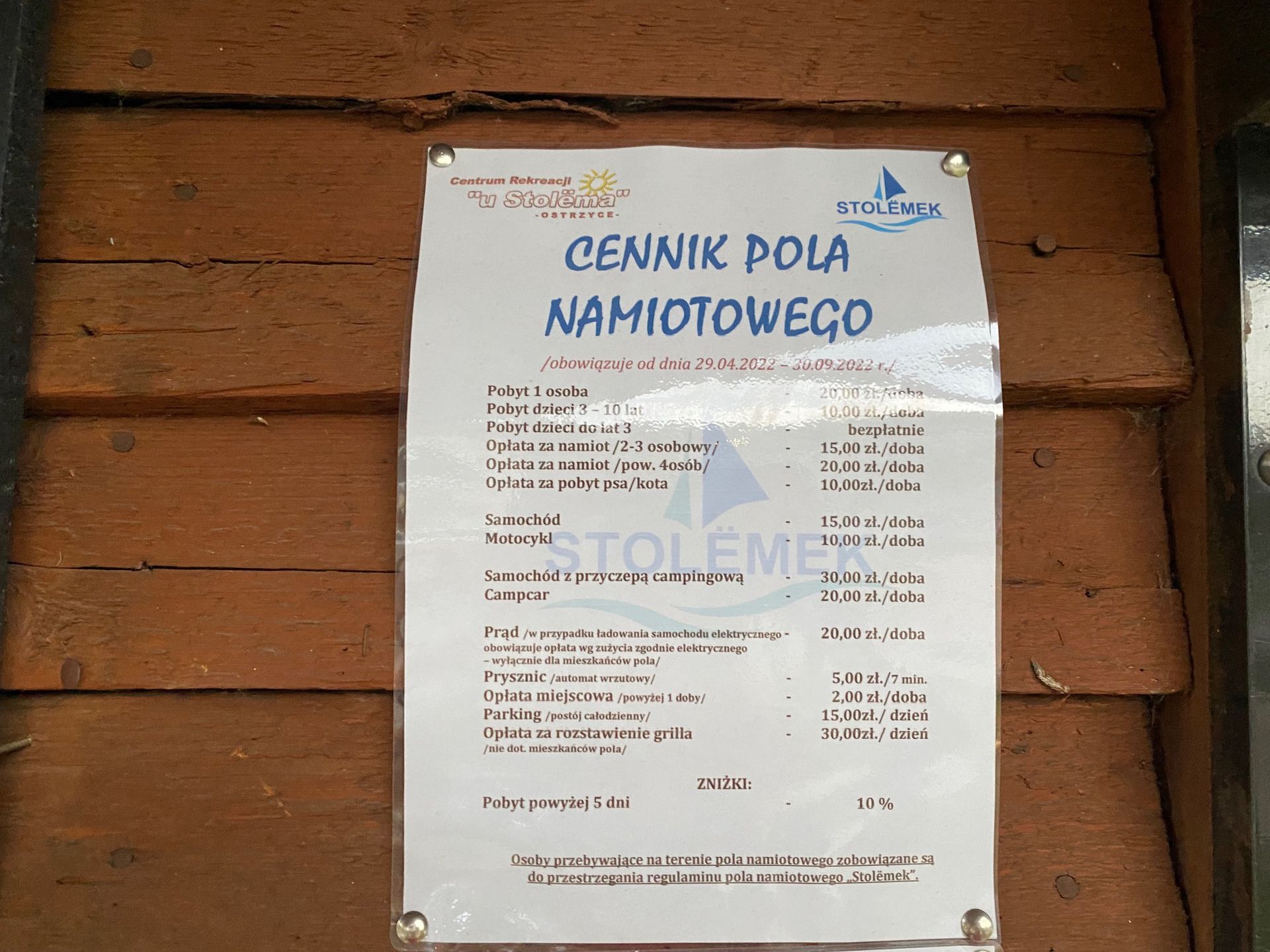 Na polu namiotowym płaci się osobno za każdą osobę, namiot oraz pojazd