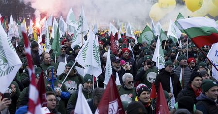 Nie chcą umowy z Mercosur. Rolnicy protestują w Strasburgu
