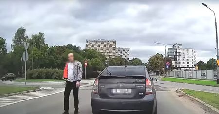 Nagranie z Kielc. Tak potraktował łysego agresora. "Pięknie"