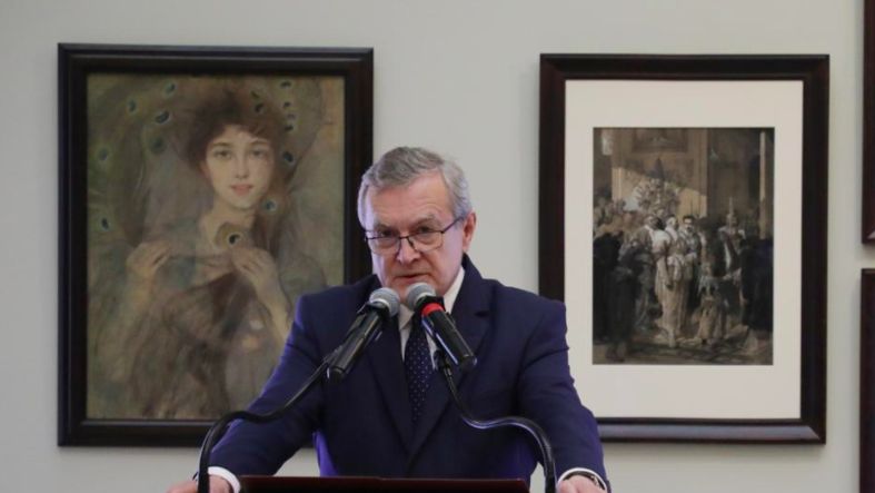Warszawa. Wicepremier Piotr Gliński, minister resortu kultury, dziedzictwa narodowego i sportu zaprezentował w czwartek dzieła, które zostały odzyskane. Zaginęły w czasie II wojny światowej z depozytów Muzeum Narodowego w Warszawie. Tam też wróciły