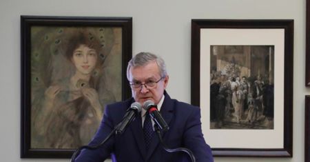 Warszawa. "Dama w pawich piórach" powróciła. Zaginęła w czasie wojny