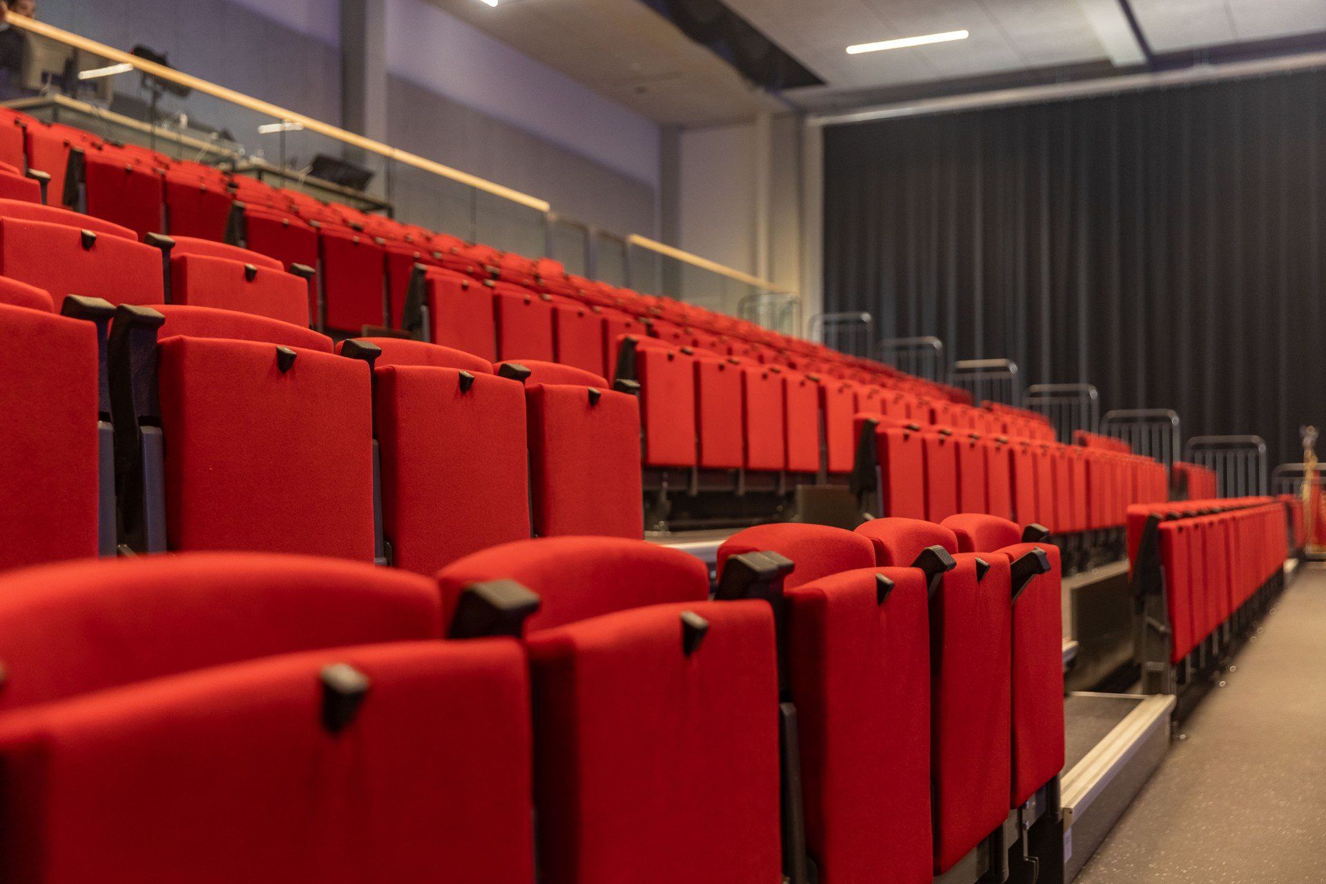 Uczniowie XXX LO mają od nowego roku szkolnego do dyspozycji nowoczesną halę widowiskowo-sportową