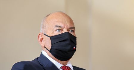 1,50 zł na butelce wódki, 30 gr na paczce papierosów. Minister finansów o podwyżce akcyzy na alkohol i wyroby tytoniowe