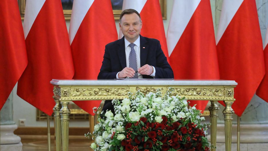 Andrzej Duda
Warszawa, 10.11.2018. Prezydent Andrzej Duda podpisa� ustaw� o zmianie ustawy o urz�dzie Ministra Obrony Narodowej oraz ustawy o powszechnym obowi�zku obrony Rzeczypospolitej Polskiej, 10 bm. w Pa�acu Prezydenckim w Warszawie. Ustawa ma na celu reformacj� systemu kierowania i dowodzenia Si�ami Zbrojnymi RP. (ps/pkus) PAP/Pawe� Supernak
Pawe� Supernak
andrzej duda, o powszechnym obowi�zku obrony Rzeczypospolitej Polskiej, o urz�dzie Ministra Obrony Narodowej, Pa�ac Prezydencki, podpis, podpisa�, podpisuje, polityk, polityka, prezydent, ustawa