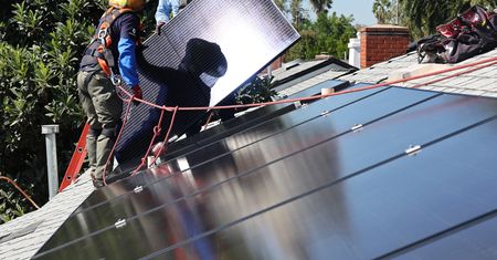 Eksperci: energia słoneczna może stać się głównym źródłem energii na świecie