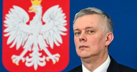 Siemoniak przekazał to oficjalnie. "Ponad 500 osób inwigilowanych Pegasusem"