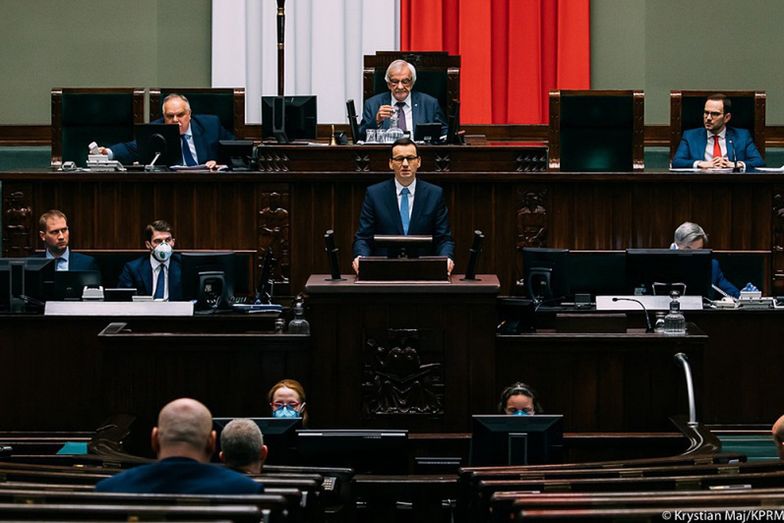 Złoty może lekko się osłabić, jeżeli spodziewane senackie weto nie zostanie odrzucone przez Sejm. 