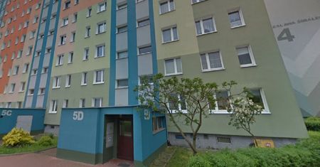 Nocny pożar w poznańskim bloku. Są ranni, jedna osoba nie żyje