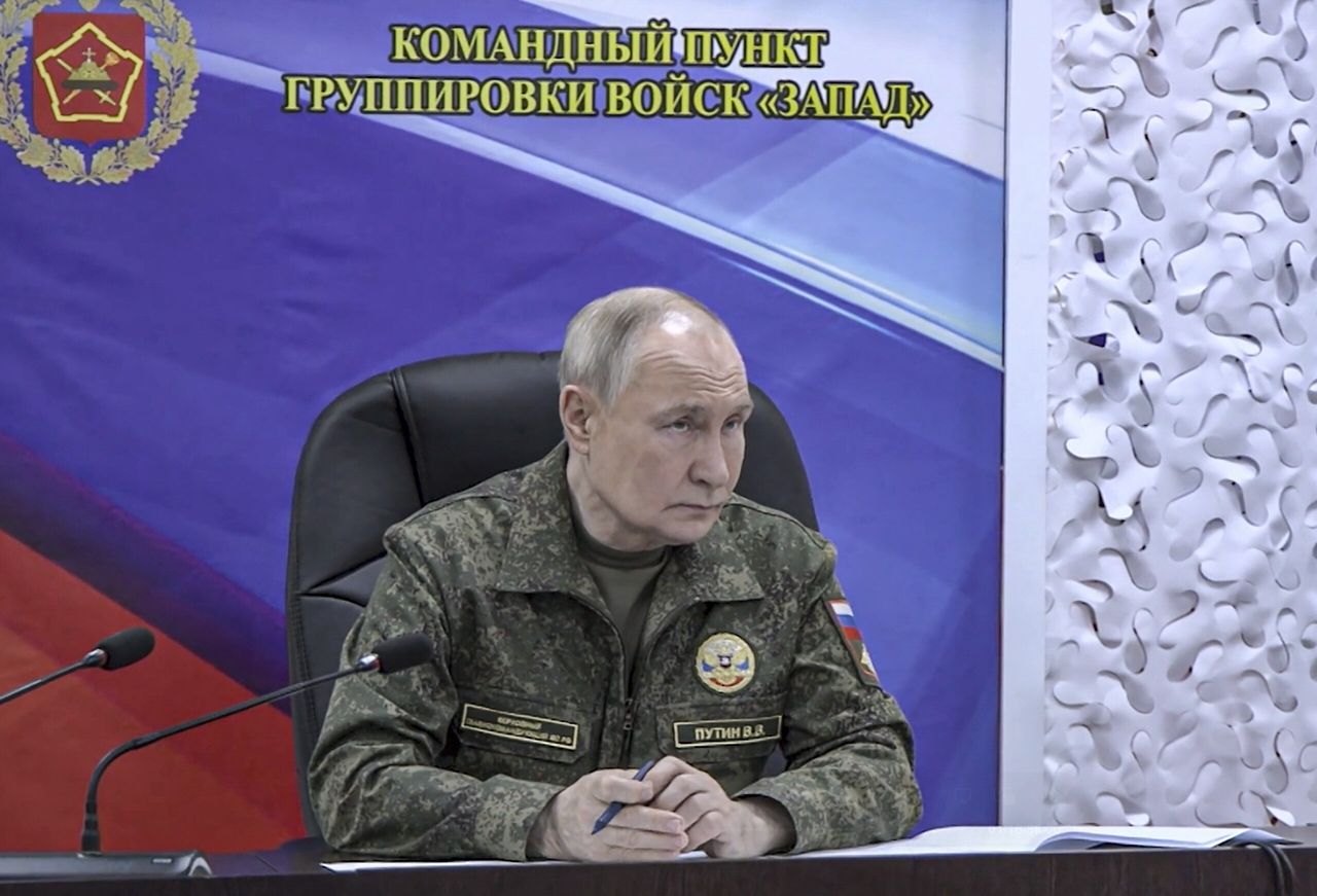 Rosyjska ropa utknęła na morzach i oceanach. Nikt nie może jej tknąć