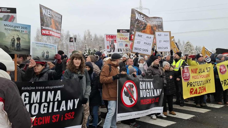 Protest przeciwko budowie trasy S7 w gminie Mogilany