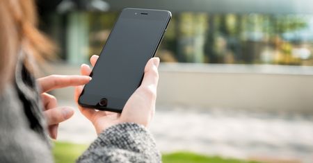 Popularna sieć komórkowa zwróci opłaty klientom. UOKiK zdecydował
