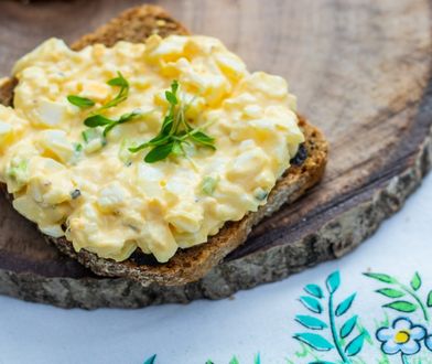 Dodaję do pasty jajecznej zamiast majonezu. Jest lekka, pyszna i syci na długo
