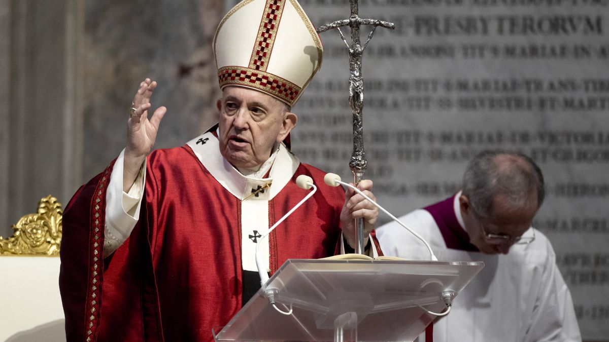 Papież Franciszek zapewnił o swojej bliskości z ofiarami pedofilii i zaangażowaniu w wykorzenienie zła z Kościoła.