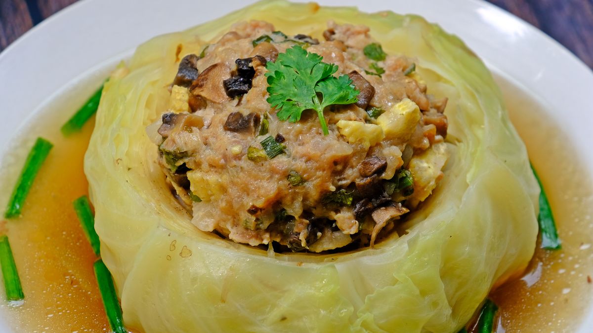 Nietypowa zapiekanka w całej kapuście