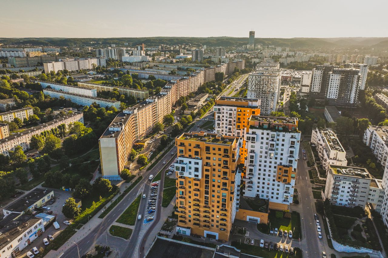 Najdłuższy budynek w Polsce. Wielu mieszkańców nie zna się nawet z widzenia