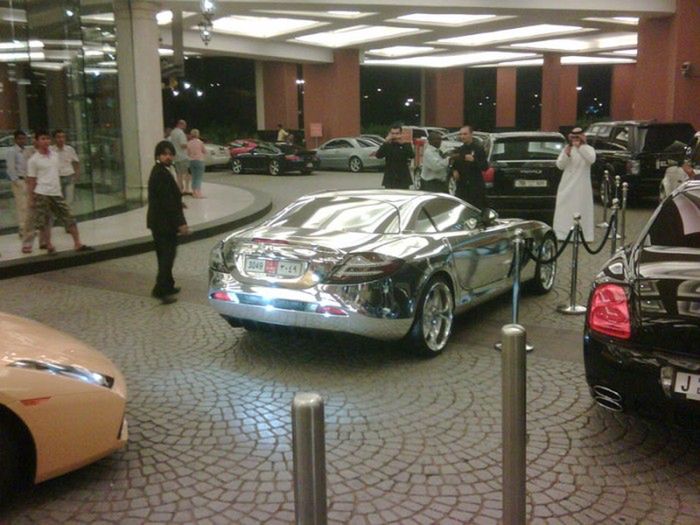 Czym się jeździ w Zjednoczonych Emiratach Arabskich? [galeria] 52