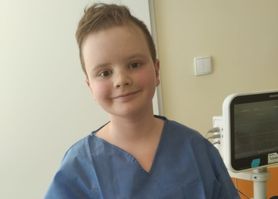 Najpierw chciało mu się pić, później zaczął gorzej widzieć. 10-letni Tymek Matuszewski walczy z rzadkim nowotworem