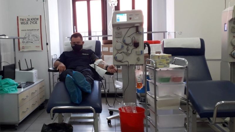 W akcję oddawania osocza włącza się czynnie również policja.