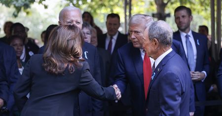 Harris i Trump znowu się spotkali. Tym razem podali sobie dłonie