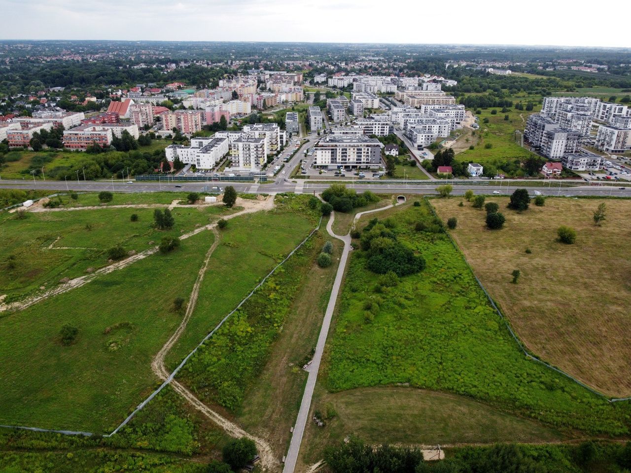 Lublin: Nie cichnie spór wokół budowy mieszkań na dawnym poligonie