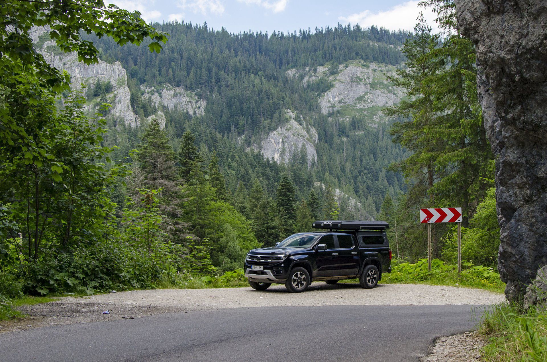 VW Amarok z zabudową i namiotem Alu-Cab