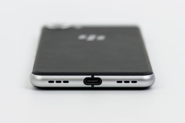 BlackBerry Keyone port USB