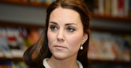 Dlaczego Kate Middleton przerobiła zdjęcie z dziećmi? Pojawiła się teoria
