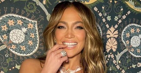 J.Lo w sukience, jakiej jeszcze nie widzieliśmy. Zachwyciła miejskim stylem