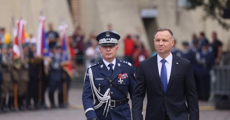 Prezydent o policji, kobiecie z nożem i dziecku z pistoletem [OPINIA]