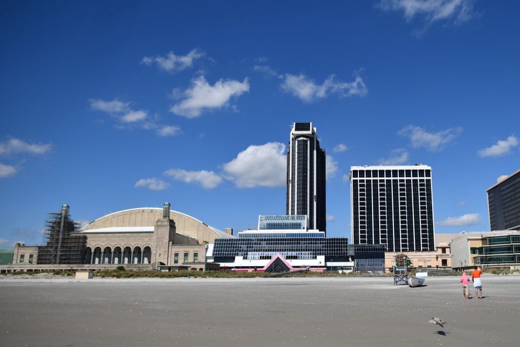 Trump Plaza. Atlantic City Hotel oferuje klientom najlepsze miejsca do podziwiania implozji