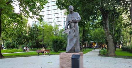 Skwer im. abp. Józefa Życińskiego w Lublinie po przebudowie. Nowe alejki, ławki i więcej zieleni [ZDJĘCIA]