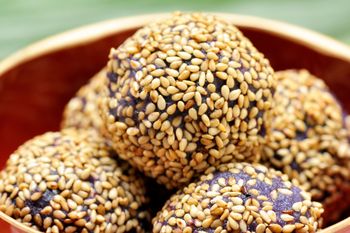 Gniotę i kulam zamiast ciastek. Są zdrowe i pełne białka