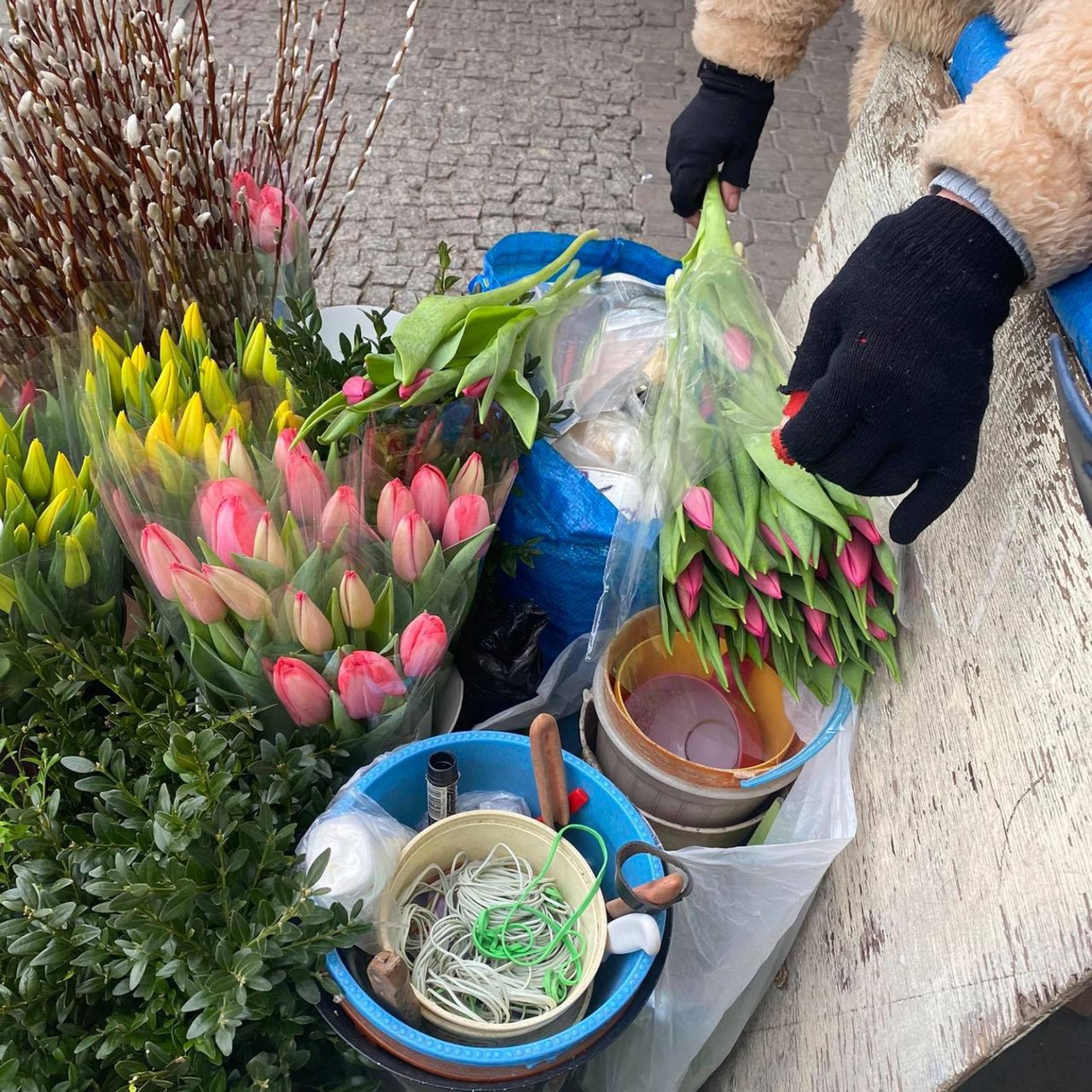 74-latka handluje kwiatami, bo musi dorabiać do emerytury
