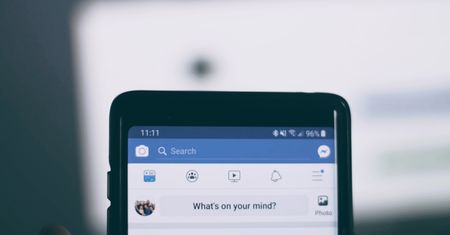 Błąd na Facebooku "wart" tysiące dolarów. Mężczyzna stanie przed sądem
