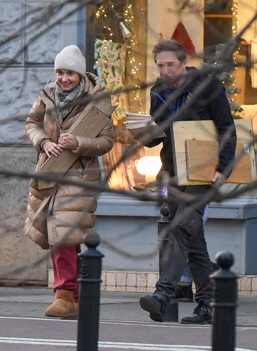 Joanna Koroniewska załatwia sprawunki w centrum Warszawy