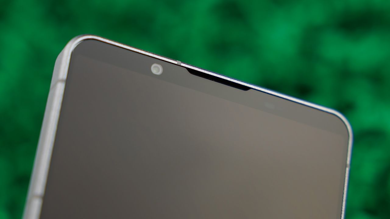 Wyloty głośników w Sony Xperia 1 VIII.