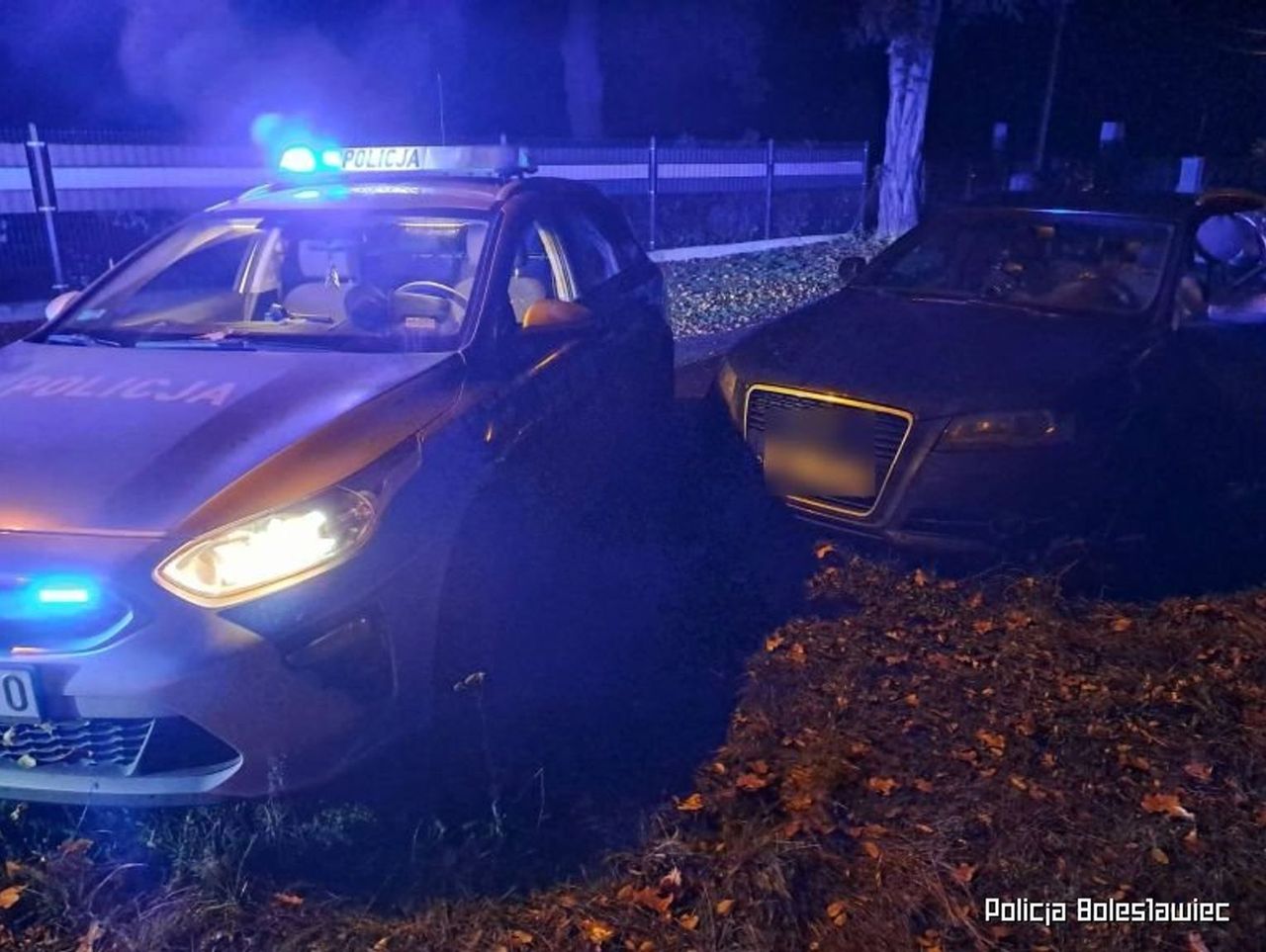 Bolesławiec: 37-latek pod wpływem narkotyków w audi uciekał policji. Pościg zakończył się zderzeniem z radiowozem