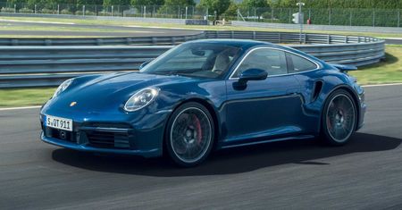 Nowe Porsche 911 Turbo debiutuje bez "S" w nazwie. Jest słabsze, ale i tańsze