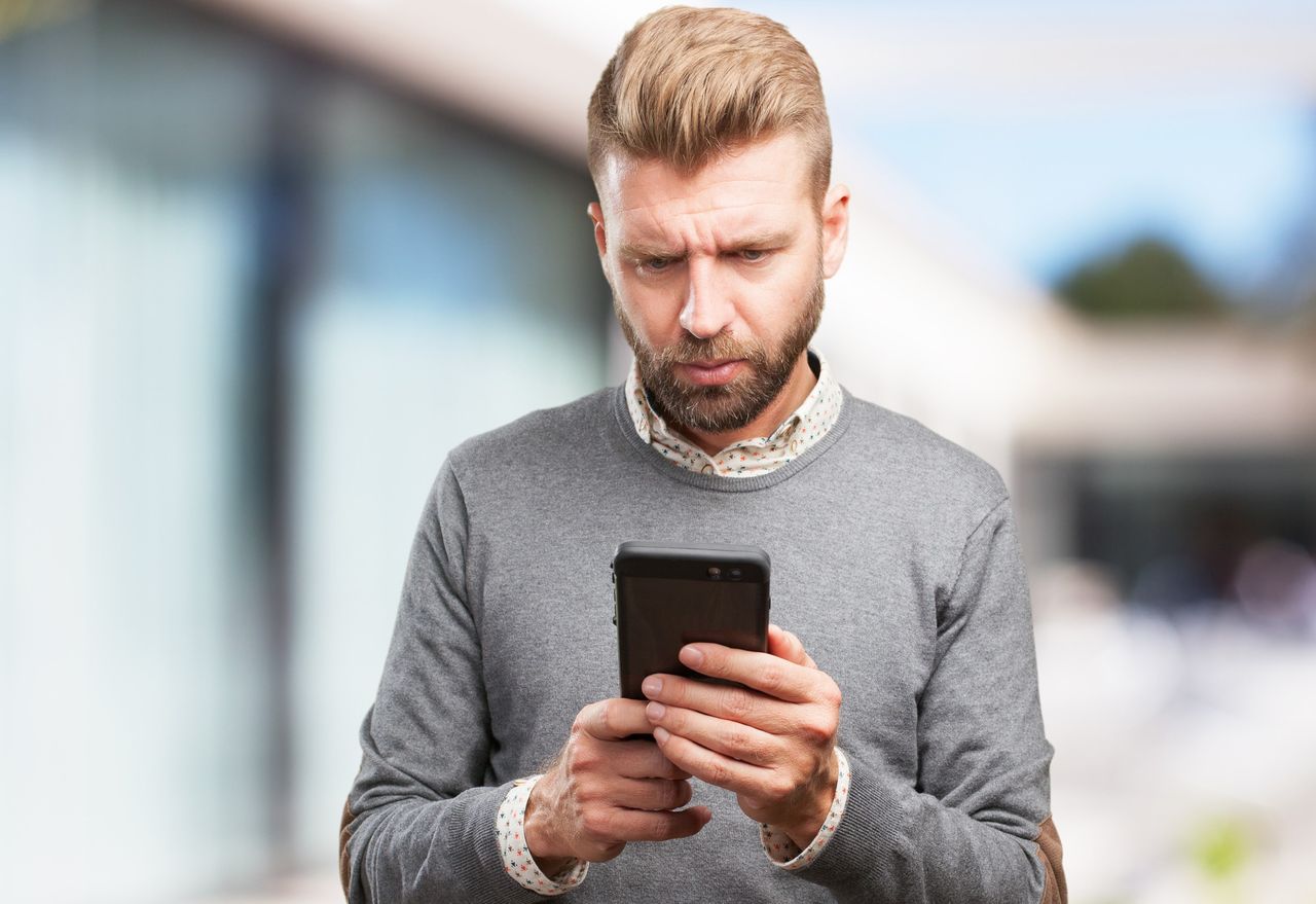 ZUS ostrzega przed fałszywymi wiadomościami. Podejrzany SMS zgłoś pod numer 8080