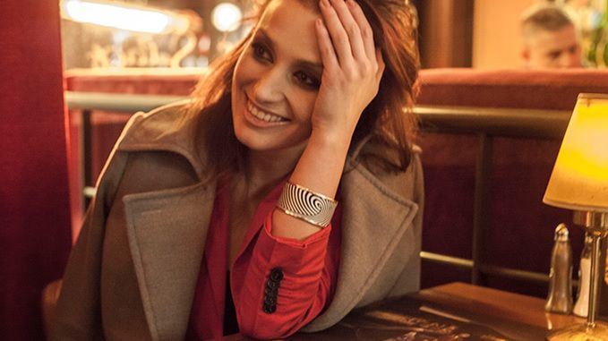 Kolejne ciekawe zastosowanie e-papieru. Tago arc: tak wygląda współczesna biżuteria 1