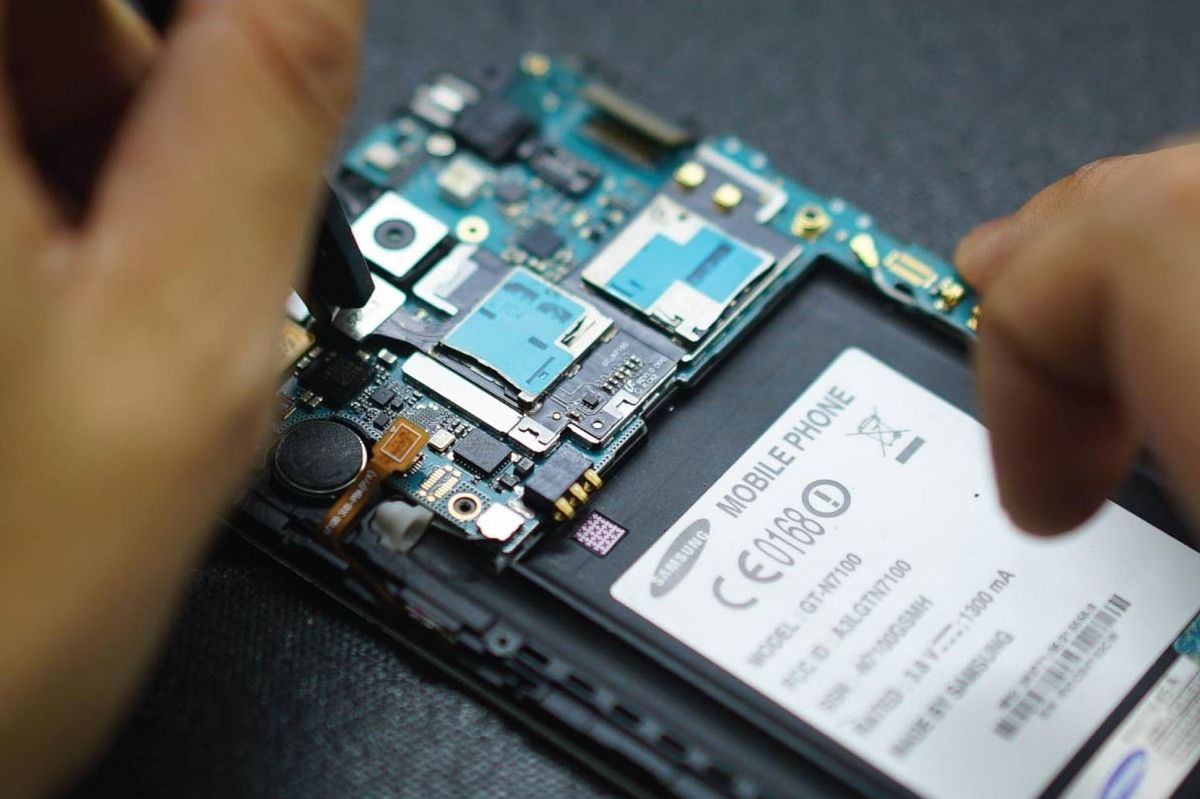 Naprawa smartfonów Samsunga może być tańsza o połowę. Firma ma plan