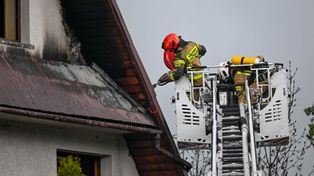 Pożar na Cyrhli w Zakopanem. Ogień przeniósł się z garażu na część mieszkalną