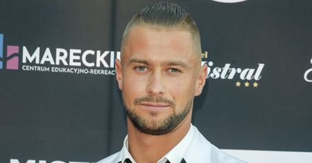 Mikołaj Jędruszczak świętuje Mikołajki. Imieninowa fotka rozgrzewa fanki