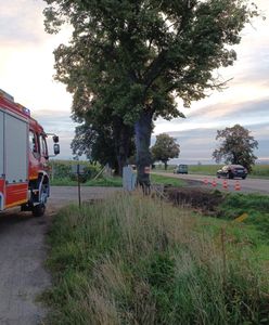 Kierowca wjechał w kapliczkę i dachował. Zatrzymano pijanego mężczyznę